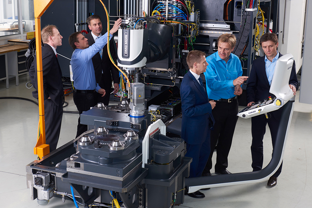 在一個實(shí)際投資項目中，舍弗勒和Deckel Maho Pfronten公司的專家開發(fā)出了&ldquo;機(jī)床4.0&rdquo;，利用現(xiàn)有生產(chǎn)技術(shù)與傳感器、云技術(shù)和數(shù)字化零部件的連接，向數(shù)字化生產(chǎn)目標(biāo)邁出了實(shí)質(zhì)性的一步。